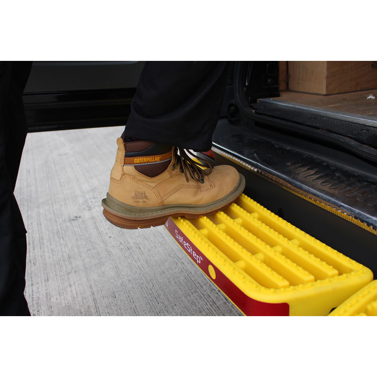 Heckstufe Rhino Accessstep Renault Trafic Vehikit