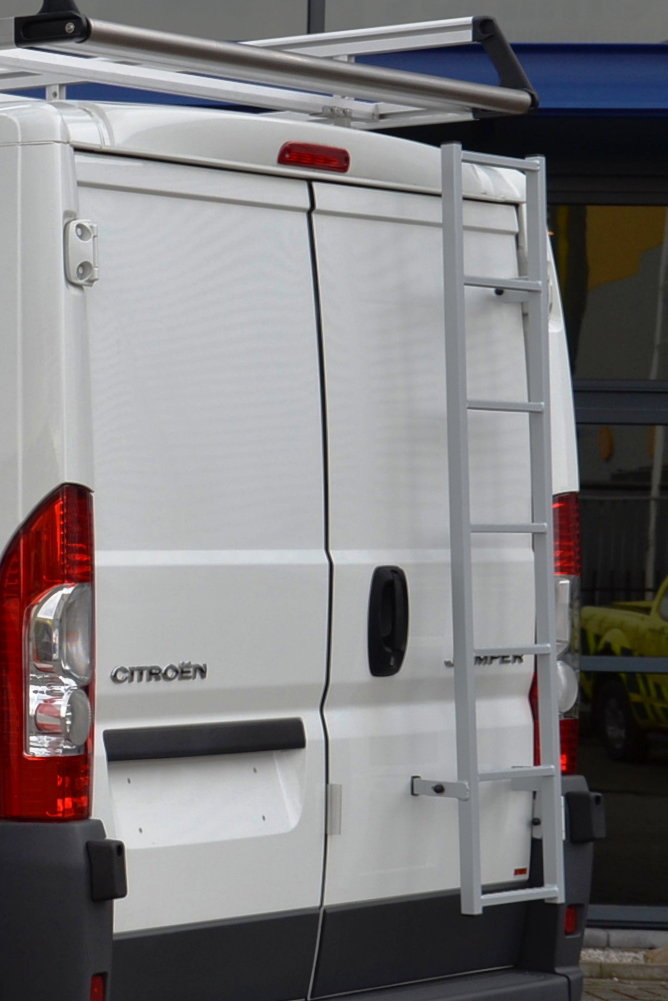 Hecktürleiter aus rostfreiem Stahl mit Aluminiumbeschichtung Opel Movano 2010-2021
