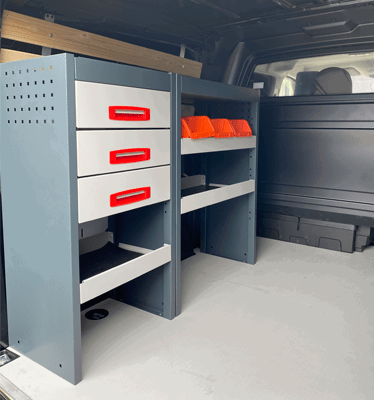 Metalen kastinrichting bus